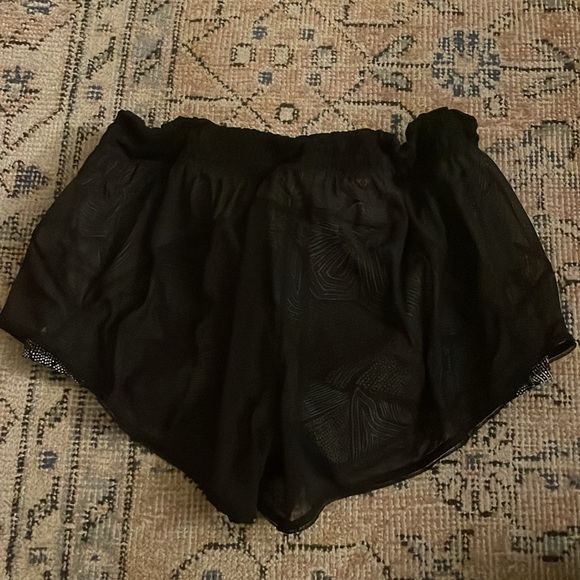 Lululemon athletic shorts - Picture 5 of 7